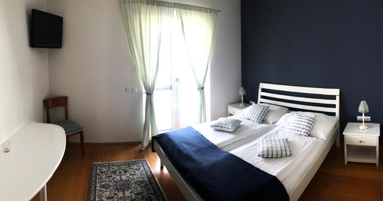 도이치크레우츠 Weingut Silvia Heinrich B&B 외부 사진